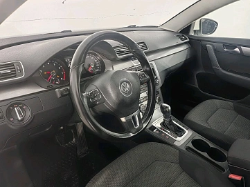 Volkswagen Passat, 2012г, передний привод, робот