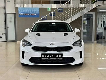 Kia Stinger, 2018г, полный привод, автомат