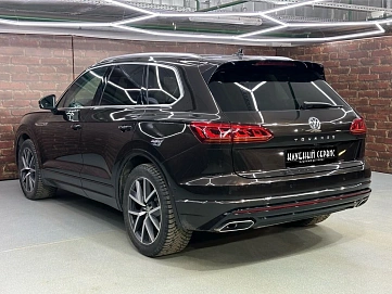 Volkswagen Touareg, 2019г, полный привод, автомат