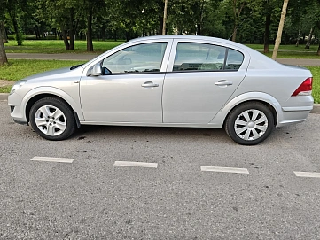 Opel Astra, 2014г, передний привод, механика