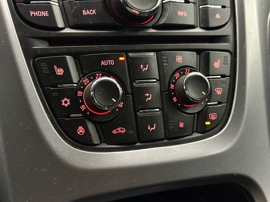 Opel Astra, 2013г., передний привод, механика