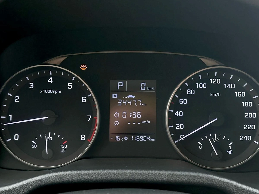 Hyundai Elantra, 2016г., передний привод, автомат