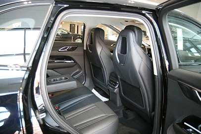 Hongqi HS3, 2025г, передний привод, робот