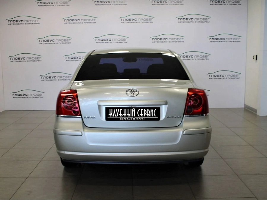 Toyota Avensis, 2005г., передний привод, механика