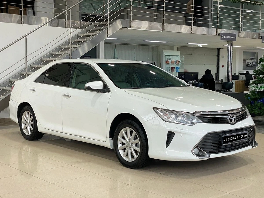 Toyota Camry, 2015г., передний привод, автомат