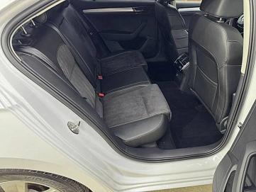 Skoda Superb, 2022г, передний привод, робот