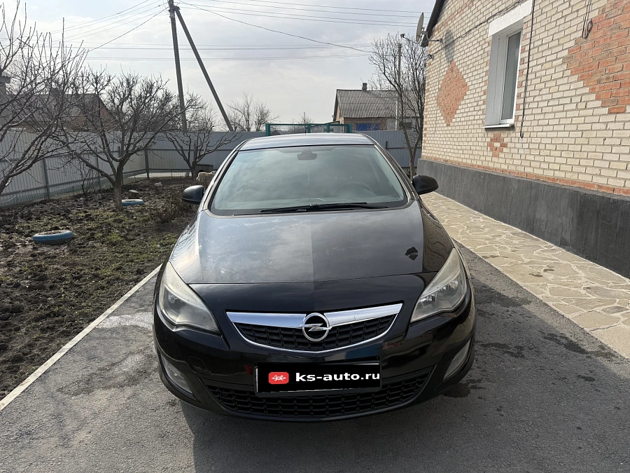 Opel Astra, 2011г., передний привод, механика
