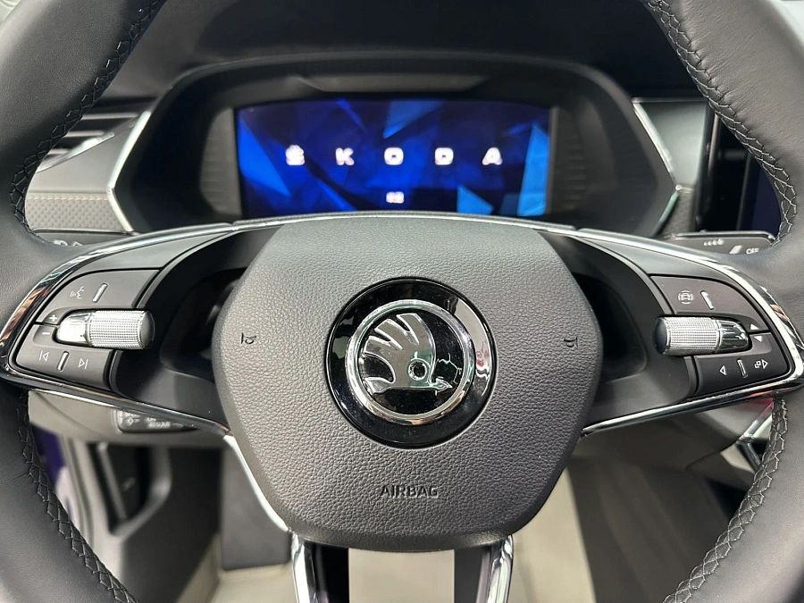 Skoda Octavia, 2022г., передний привод, робот