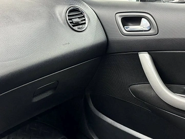 Peugeot 308, 2010г, передний привод, автомат