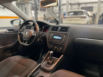 Volkswagen Jetta, 2015г, передний привод, автомат