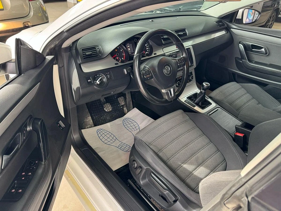 Volkswagen Passat CC, 2010г., передний привод, механика