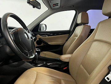 BMW X1, 2011г., задний привод, автомат