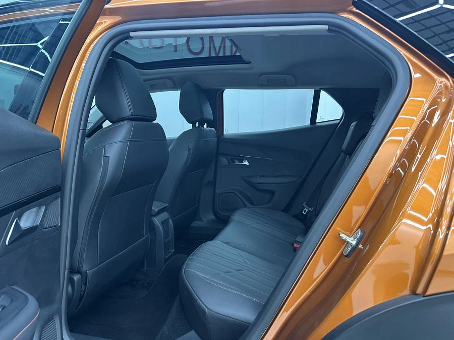 Peugeot 2008, 2021г., передний привод, робот