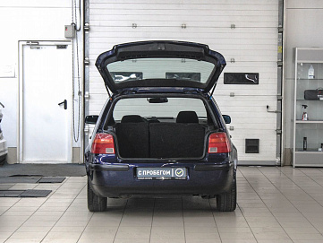 Volkswagen Golf, 1998г, передний привод, механика