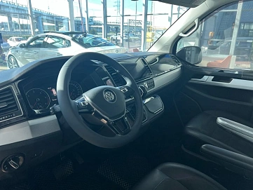 Volkswagen Multivan, 2017г, передний привод, робот