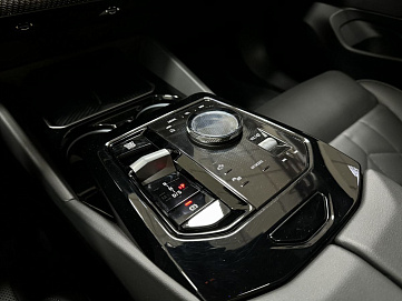 BMW 5 серии, 2024г, полный привод, автомат