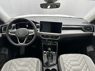 Volkswagen Tayron, 2022г, передний привод, робот