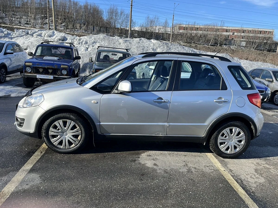 Suzuki SX4, 2010г., передний привод, автомат