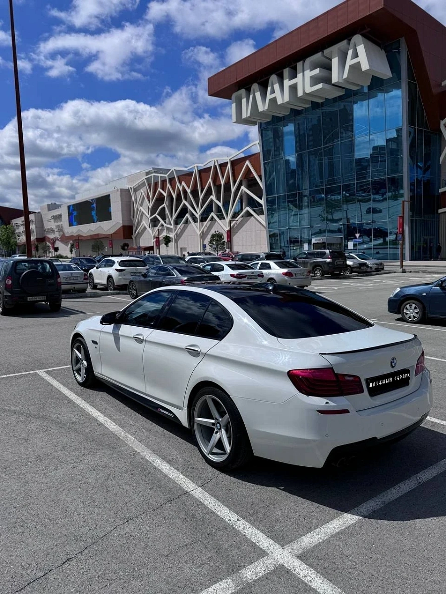 BMW 5 серии, 2014г., задний привод, автомат