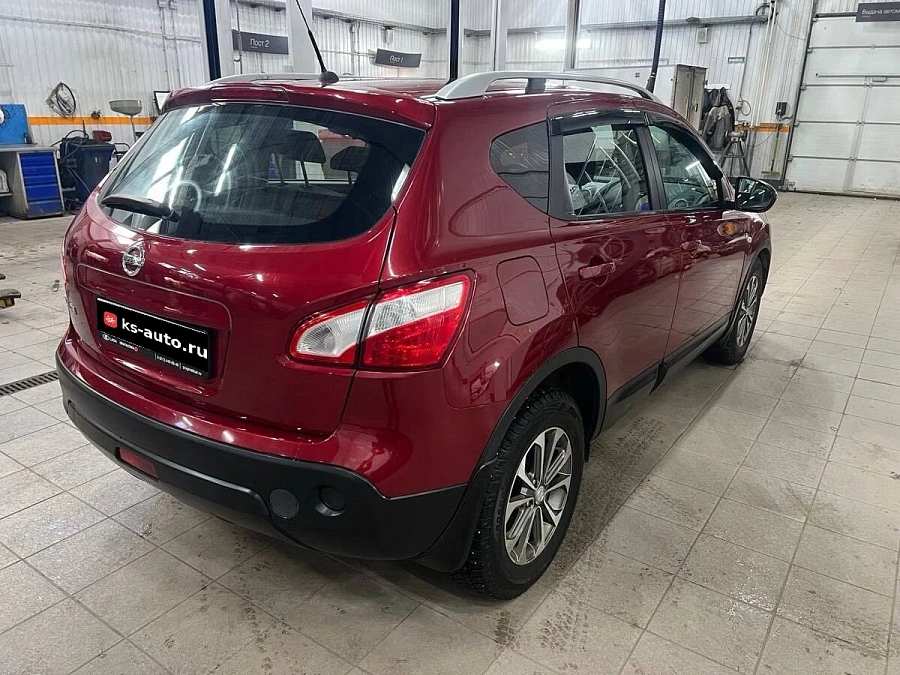 Nissan Qashqai, 2011г., полный привод, вариатор