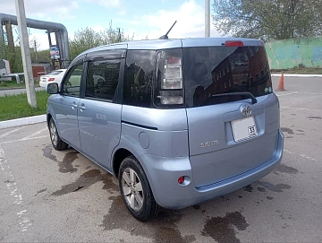 Toyota Sienta, 2013г, передний привод, вариатор