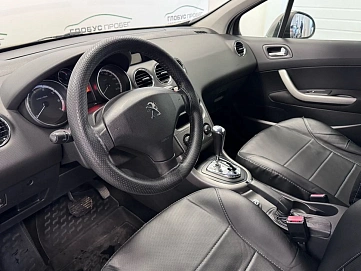 Peugeot 308, 2011г, передний привод, автомат
