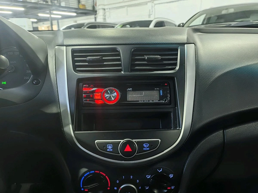 Hyundai Solaris, 2011г., передний привод, механика