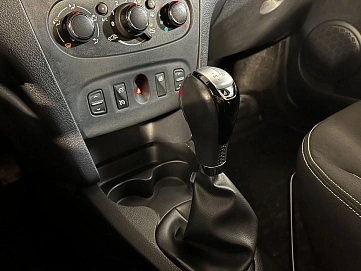 Renault Logan, 2019г, передний привод, автомат