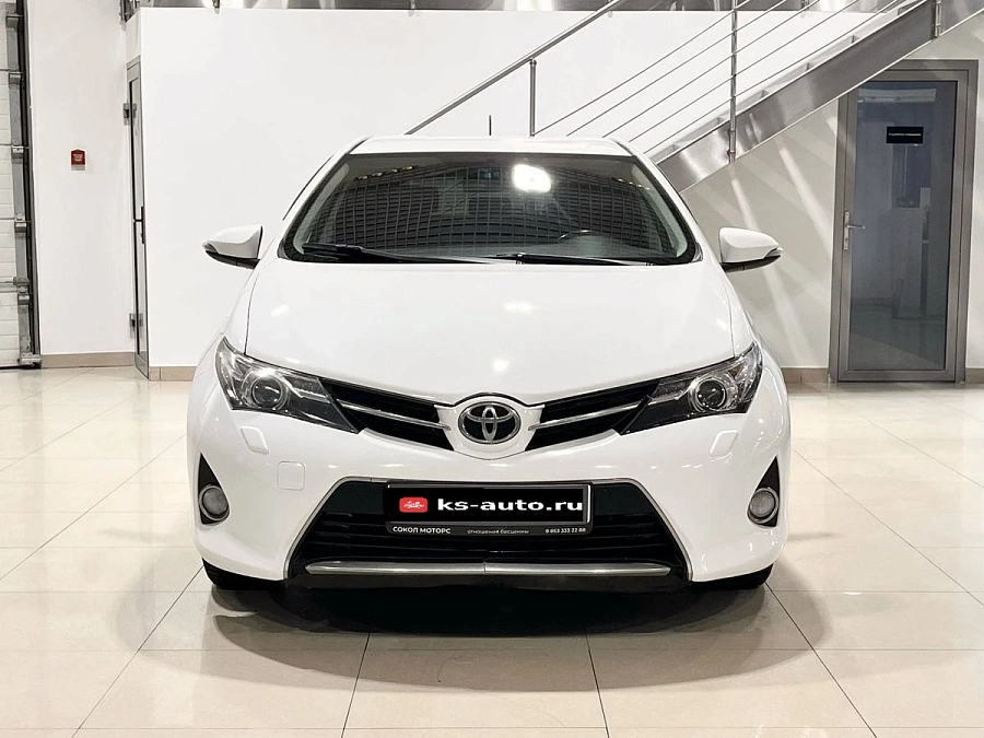 Toyota Auris, 2013г., передний привод, вариатор
