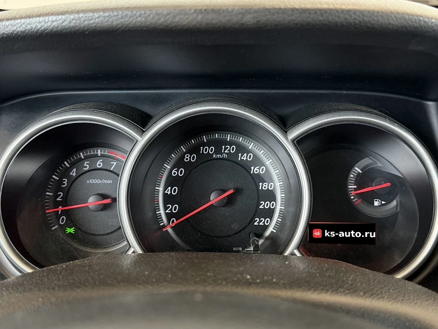 Nissan Tiida, 2012г., передний привод, автомат
