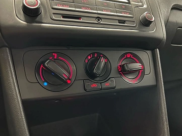 Volkswagen Polo, 2015г, передний привод, автомат