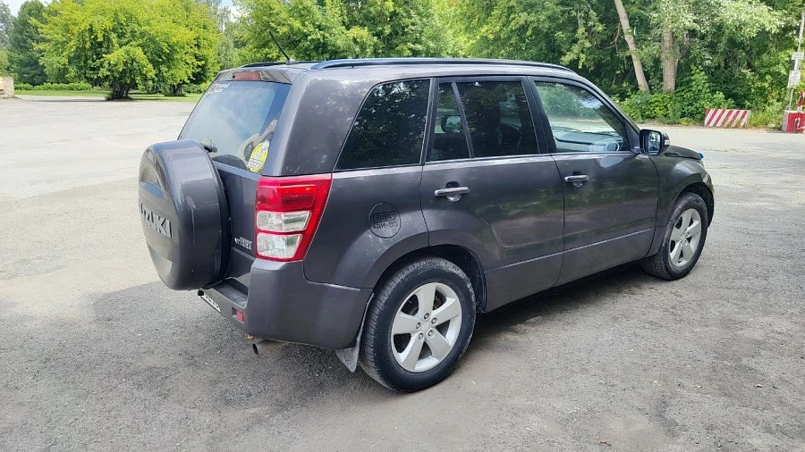 Suzuki Grand Vitara, 2010г., задний привод, автомат