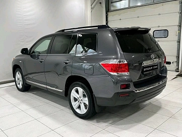 Toyota Highlander, 2013г, полный привод, автомат
