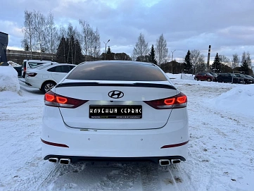 Hyundai Elantra, 2016г, передний привод, автомат