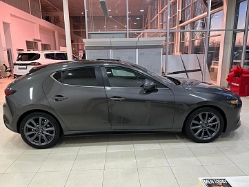 Mazda 3, 2021г, передний привод, автомат