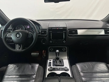 Volkswagen Touareg, 2011г, полный привод, автомат
