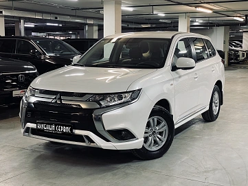 Mitsubishi Outlander, 2022г, передний привод, вариатор