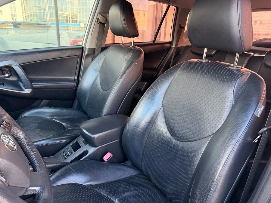 Toyota RAV4, 2011г., полный привод, вариатор