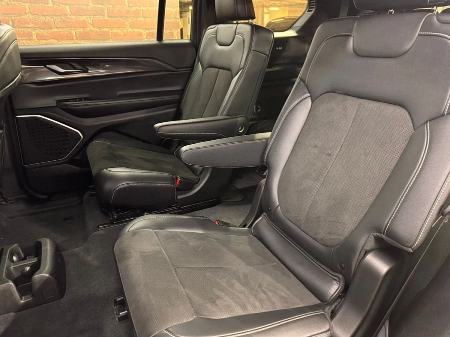 Jeep Grand Cherokee, 2021г., задний привод, автомат