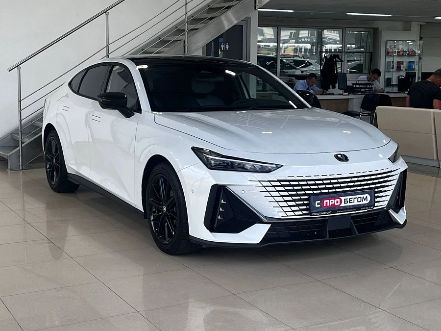 Changan UNI-V, 2023г., передний привод, робот