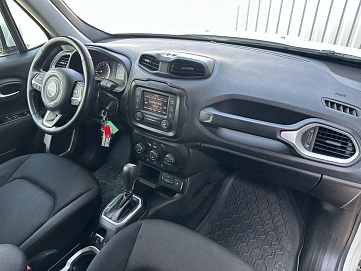 Jeep Renegade, 2018г, передний привод, робот