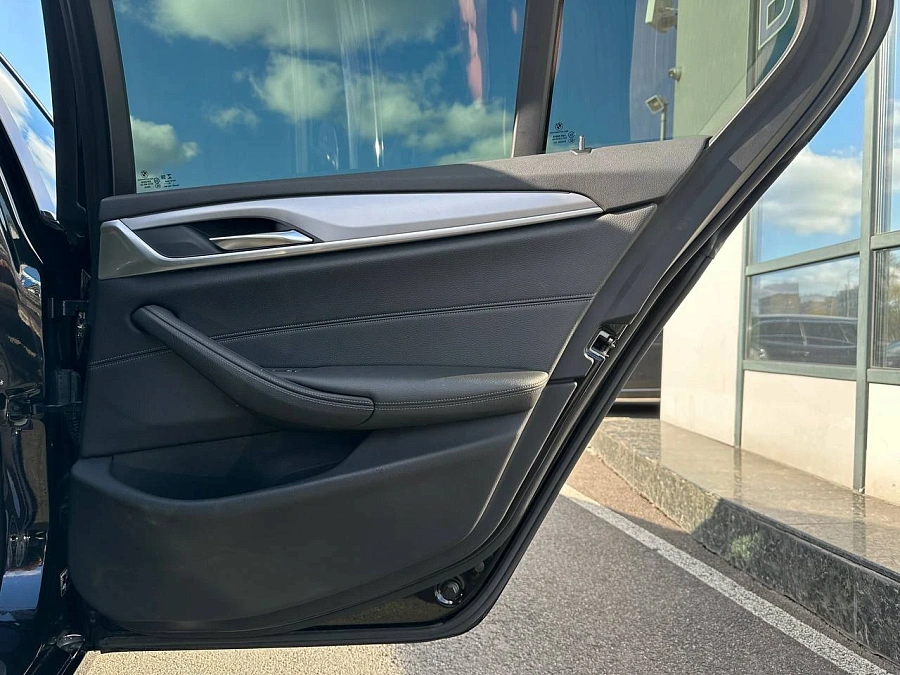 BMW 5 серии, 2018г., задний привод, автомат