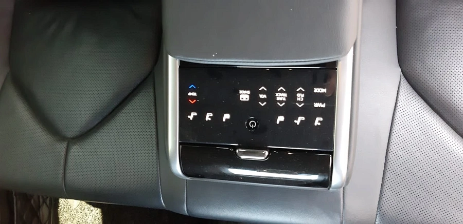 Toyota Camry, 2019г., передний привод, автомат