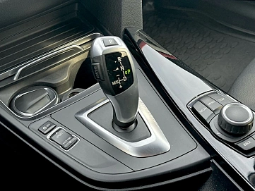 BMW 3 серии, 2018г, задний привод, автомат