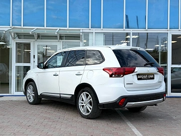 Mitsubishi Outlander, 2017г, передний привод, вариатор