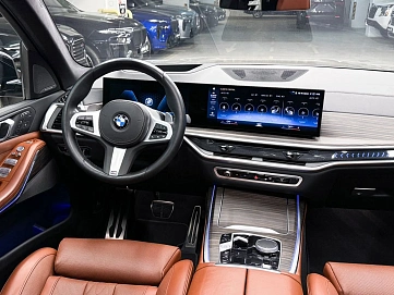 BMW X7, 2023г, полный привод, автомат