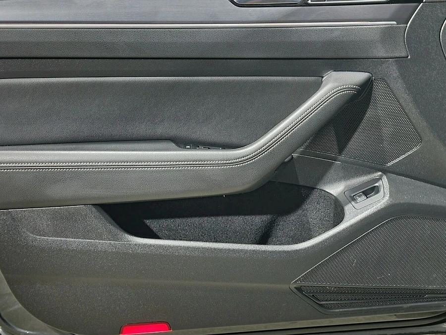 Volkswagen Passat, 2016г., передний привод, робот