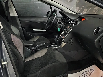 Peugeot 308, 2010г., передний привод, автомат