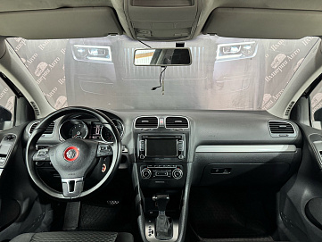 Volkswagen Golf, 2010г, передний привод, робот