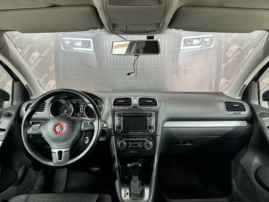 Volkswagen Golf, 2010г., передний привод, робот
